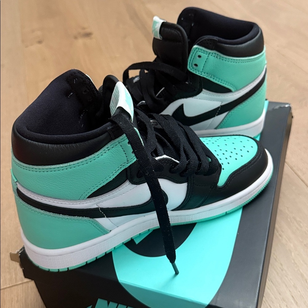 Air Jordan 1 Retro - Picture 9 of 12